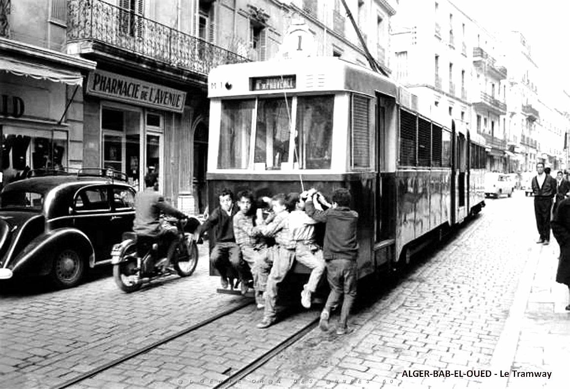 1554- Alger-Bab-el-Oued - Le Tramway.jpg